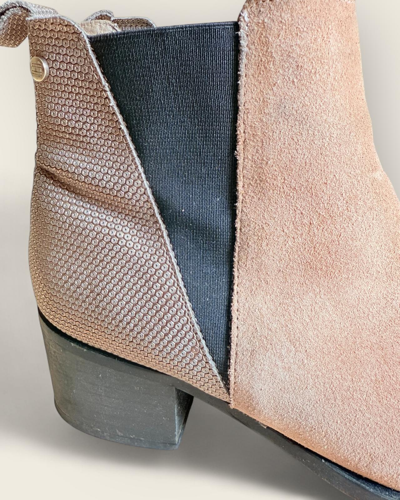 TOMMY HILFIGER - BOOTS P.38