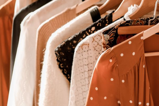 Capsule wardrobe : créer un dressing minimaliste et élégant pour cet automne.